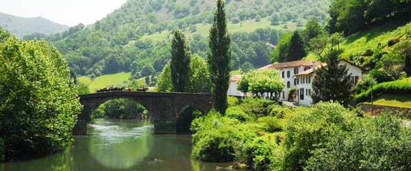 Randonne questre, dcouverte du Pays Basque  sur les traces des contrebandiers, France/Espagne