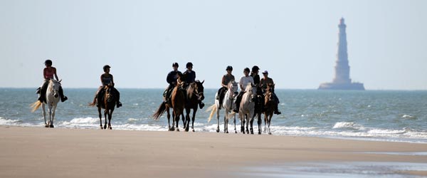 Rando cheval (adultes et ados), week-ends et séjours sur les plages et vignobles de l'estuaire de la Gironde, France
