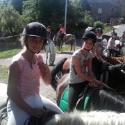 Randonnées à cheval pour les jeunes en Margeride, Lozère, France