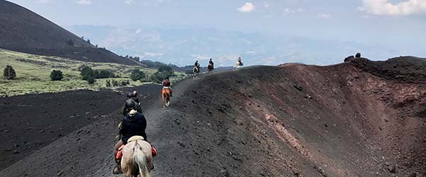 Randonnée à cheval autour de l'Etna, Sicile, Italie