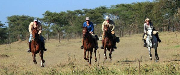 Safari équestre à Amboseli et Grande Vallée du Rift, Kenya, Afrique
