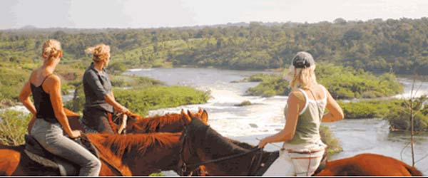 RandonnÃ©e Ã  cheval de grand confort, aux sources du Nil blanc et lac Victoria, Ouganda.
